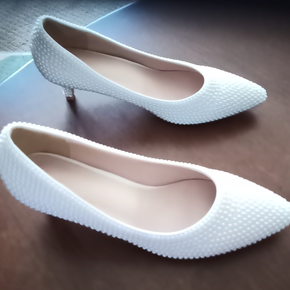 NEW Women's Pearl Pumps Wedding Heels White Size 8.5 - Picture 2 of 7